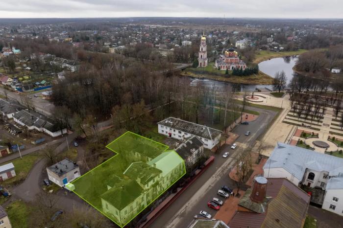 От тюремного замка до дома героини Достоевского: исторические здания Старой Руссы выставлены на торги От тюремного замка до дома героини Достоевского: исторические здания Старой Руссы выставлены на торги