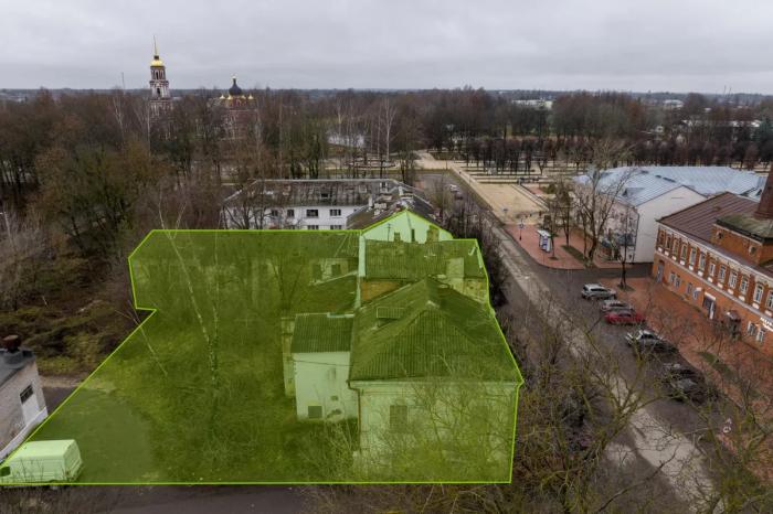 От тюремного замка до дома героини Достоевского: исторические здания Старой Руссы выставлены на торги От тюремного замка до дома героини Достоевского: исторические здания Старой Руссы выставлены на торги