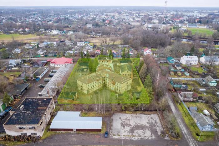 От тюремного замка до дома героини Достоевского: исторические здания Старой Руссы выставлены на торги От тюремного замка до дома героини Достоевского: исторические здания Старой Руссы выставлены на торги