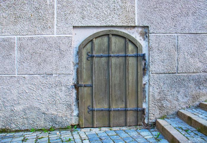 Подвал с сюрпризом в Китае: бывшая хозяйка дома 7 лет тайно жила в подвале, пока новый владелец не обнаружил скрытую дверь