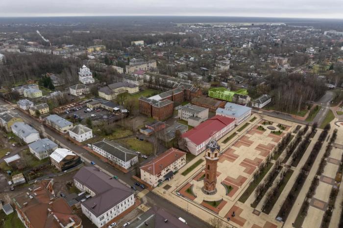 От тюремного замка до дома героини Достоевского: исторические здания Старой Руссы выставлены на торги От тюремного замка до дома героини Достоевского: исторические здания Старой Руссы выставлены на торги