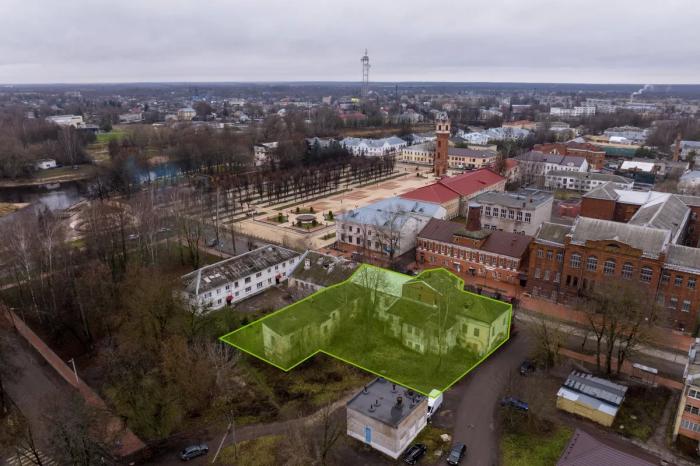 От тюремного замка до дома героини Достоевского: исторические здания Старой Руссы выставлены на торги От тюремного замка до дома героини Достоевского: исторические здания Старой Руссы выставлены на торги