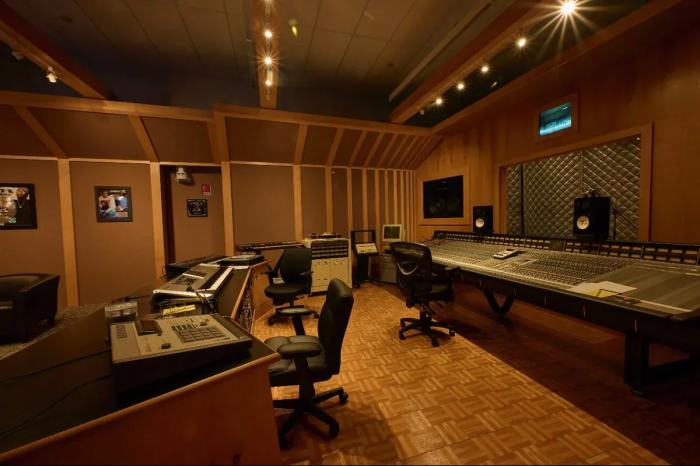 Как Снуп Догг инвестирует в недвижимость: от особняков в Калифорнии до земель в метавселенной