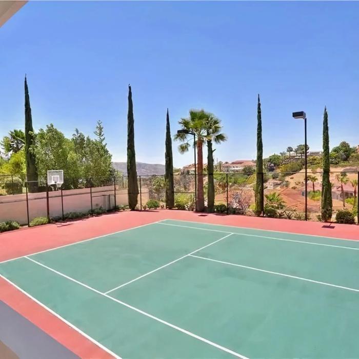 Как Снуп Догг инвестирует в недвижимость: от особняков в Калифорнии до земель в метавселенной