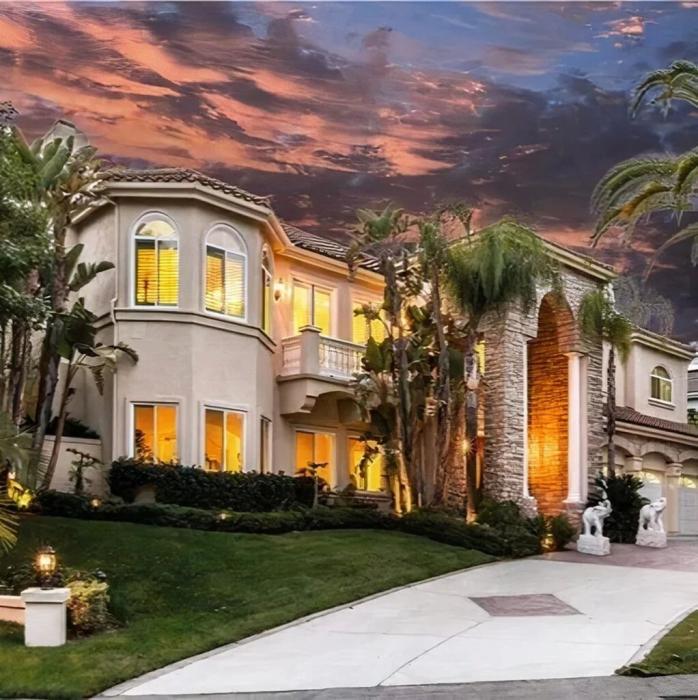 Как Снуп Догг инвестирует в недвижимость: от особняков в Калифорнии до земель в метавселенной