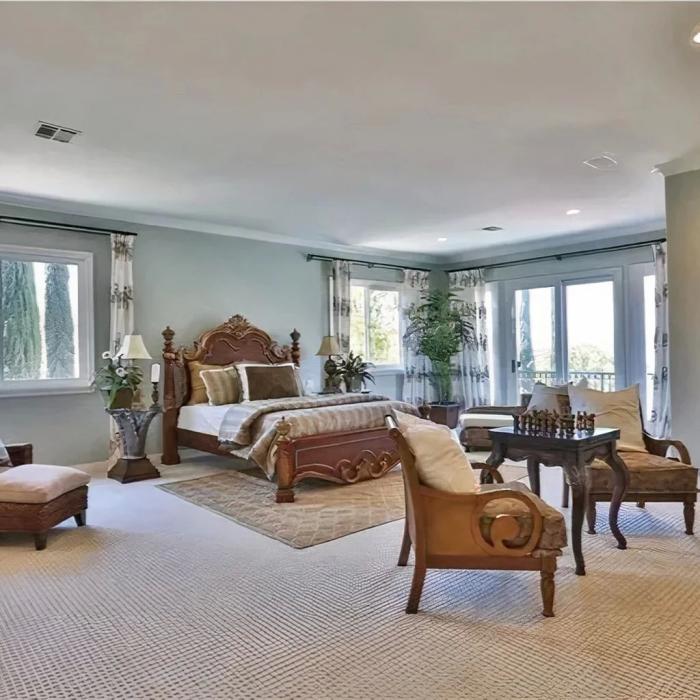 Как Снуп Догг инвестирует в недвижимость: от особняков в Калифорнии до земель в метавселенной